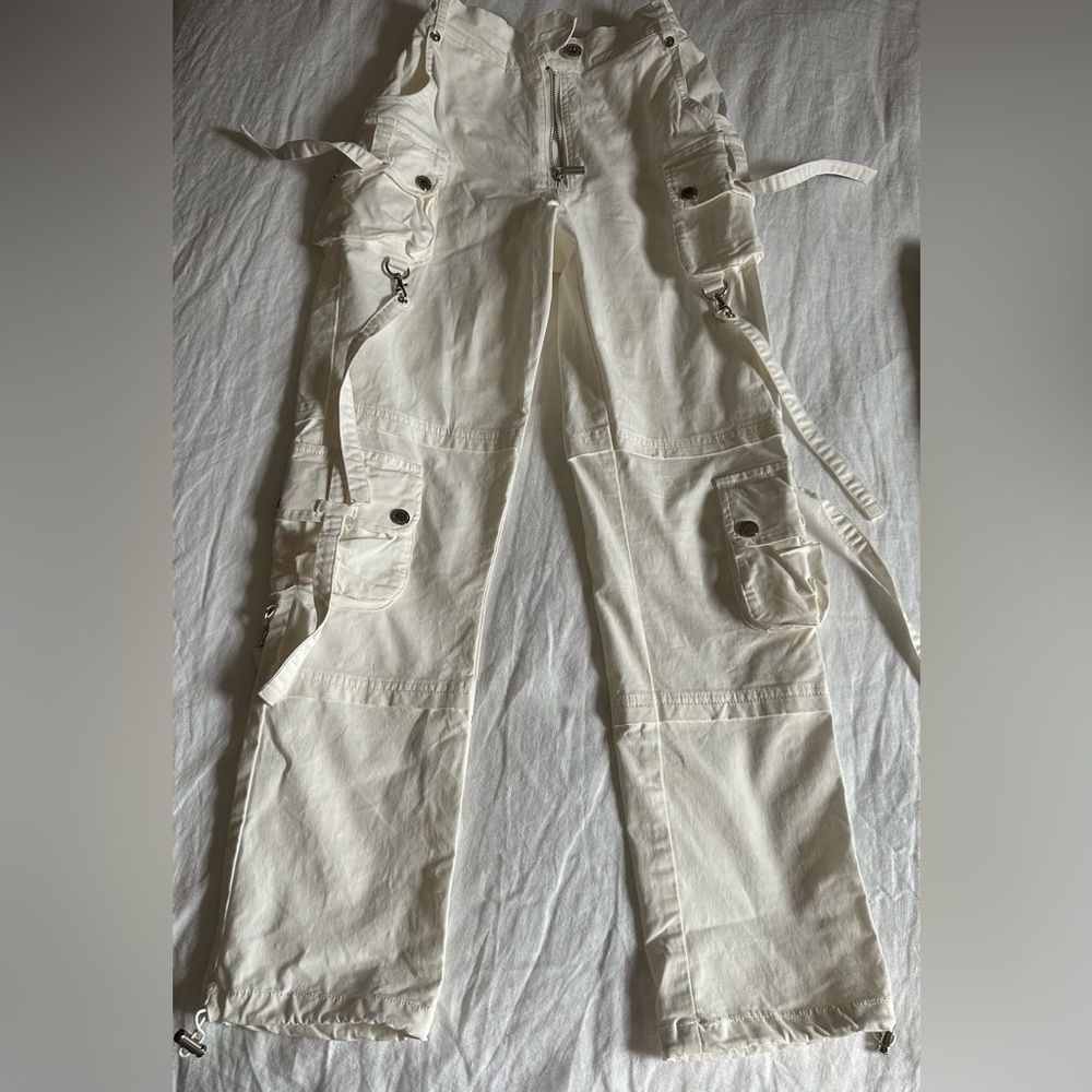 ❌SOLD ❌White Cargos from Maniere De Voir SIZE 4. GREAT CONDITION ONLY WORN ONCE❌